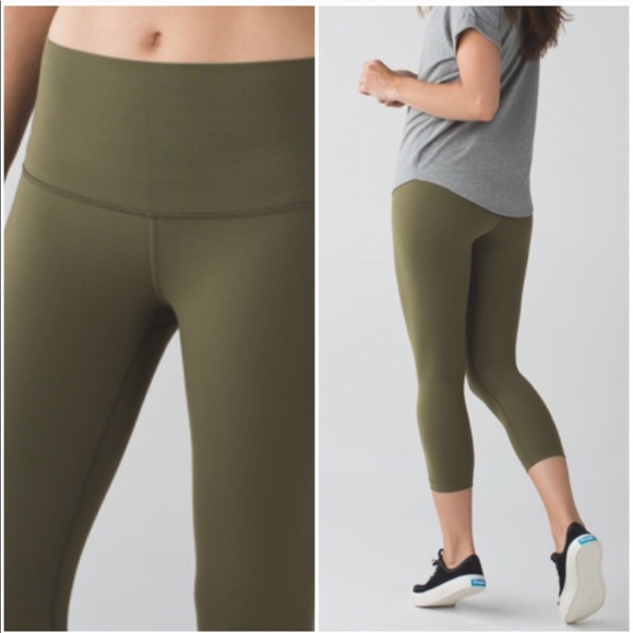 lululemon athletica Pants - Lululemon Wunder Under Crop Rolldown
